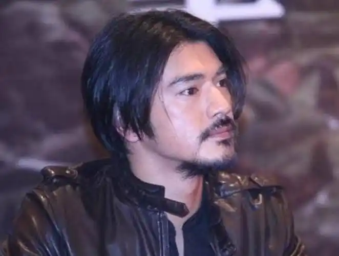 男明星留胡子堪比整容,王宝强帅到没边,肖战像换了一张脸_古天乐