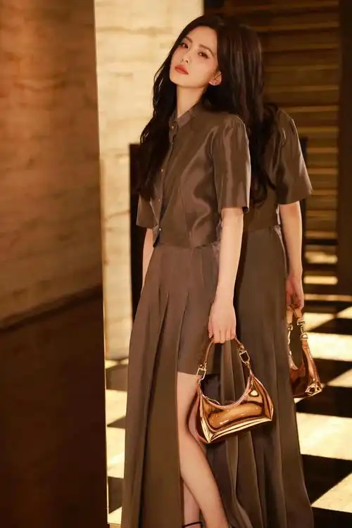 刘诗诗时装周造型优雅矜贵气质出众演绎绝美之姿