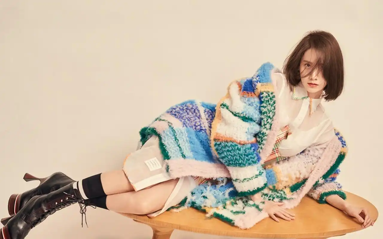 林允儿清纯写真时尚大片桌面壁纸.近日,少女时代成员林允儿为杂志拍摄