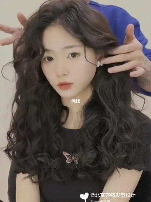 北京亦然发型设计: 第一次烫复古羊毛卷发就成功了真的爱了~烫发推荐