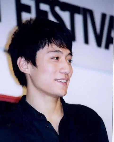 刘烨年轻时怎么这么帅 秒杀现在的小鲜肉