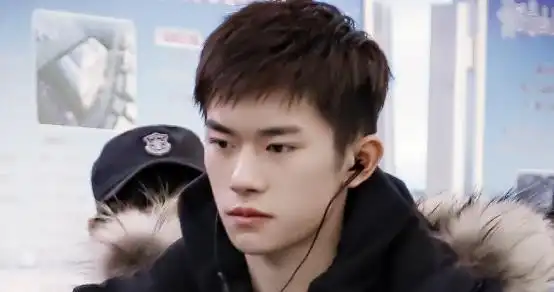 发小分享易烊千玺私下生活,和阿深联系密切,相聚画面堪比偶像剧