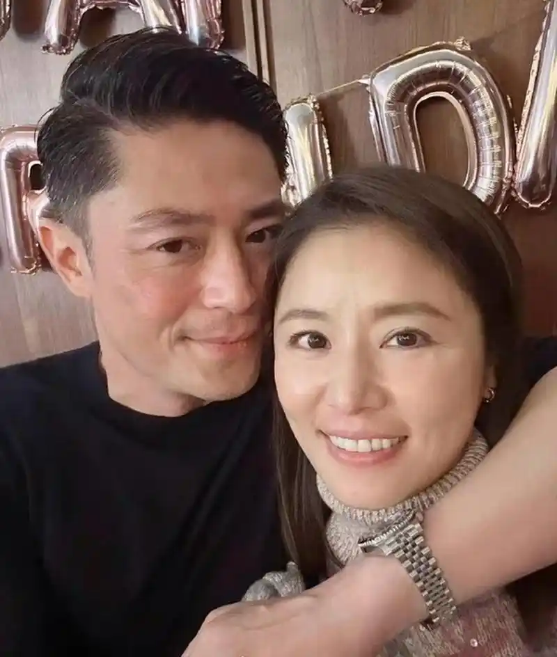 林心如迎来了她的47岁生日,与丈夫霍建华以及亲朋好友们举行了小型