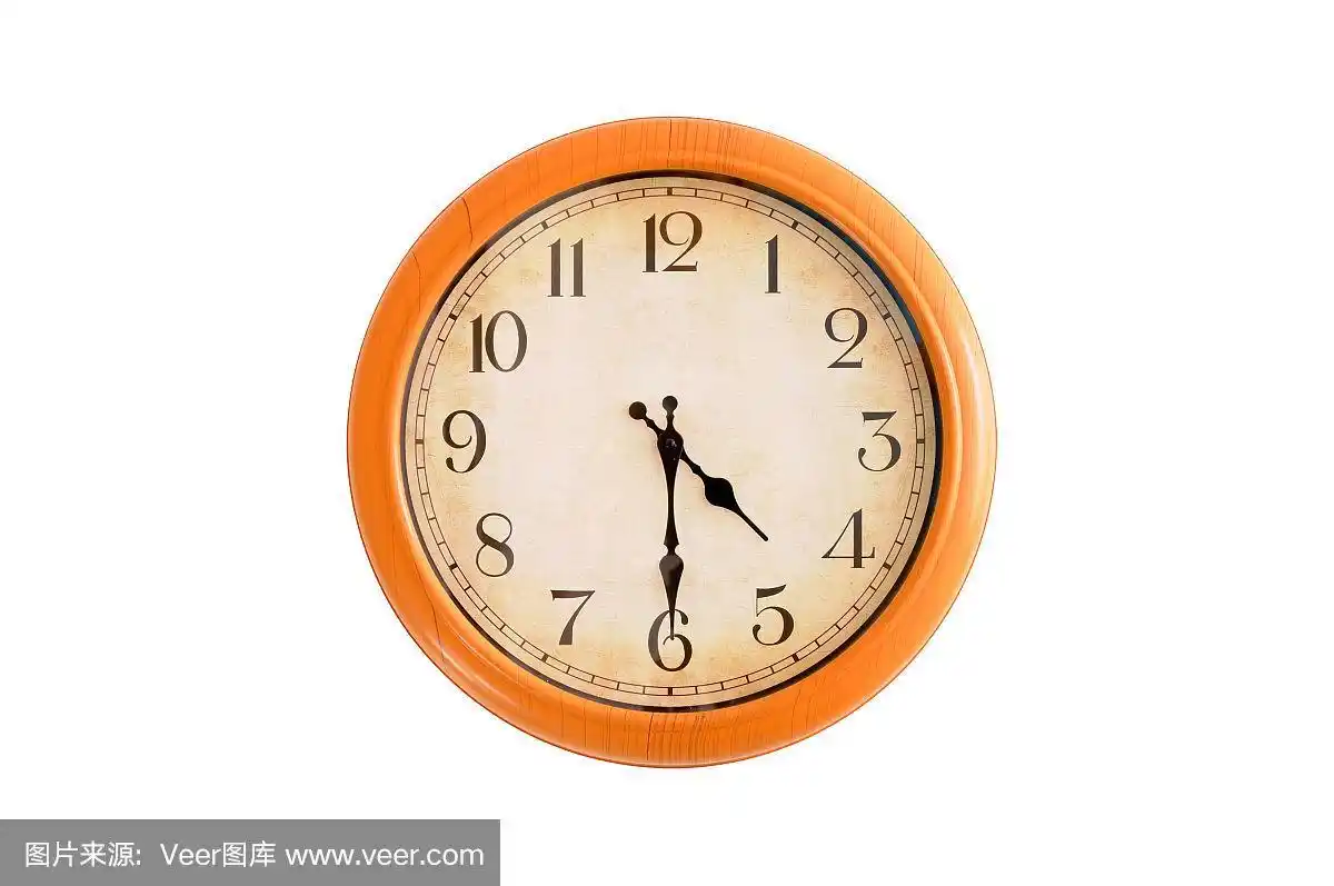 孤立的时钟显示四点半