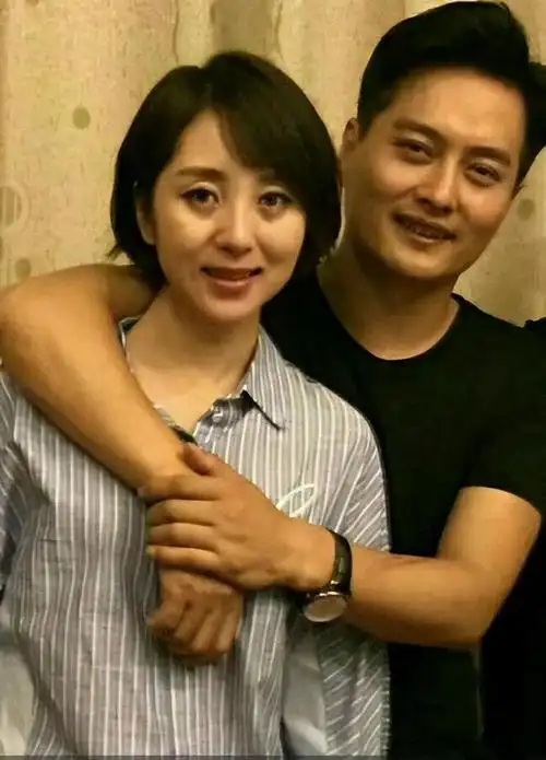 歌手云飞成名后与妻子感情破裂后遇到真爱如今生活幸福