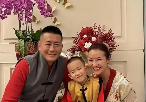 演员江姗:与高曙光从"前夫"变朋友,54岁再婚获幸福