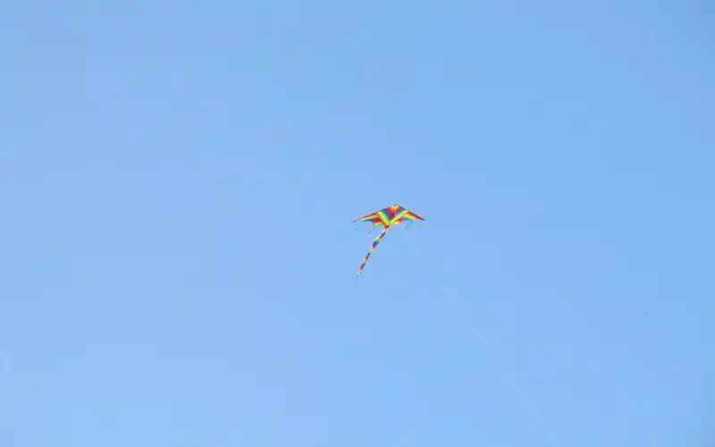 唯美蓝色天空风景图片桌面壁纸