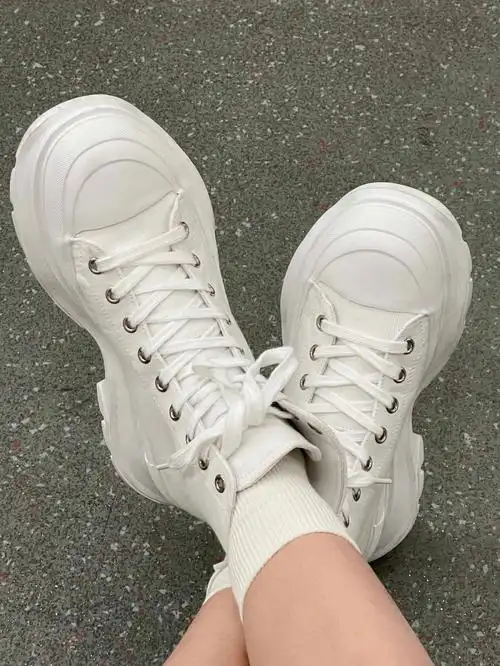 显瘦白靴你们疯狂问我的鞋子