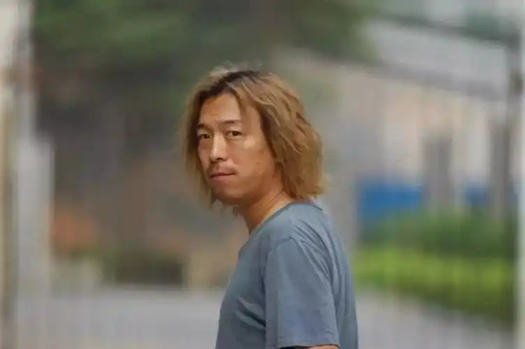 2005年,由宁浩执导,郭涛,黄渤等主演的《疯狂的石头》一经播出,就让