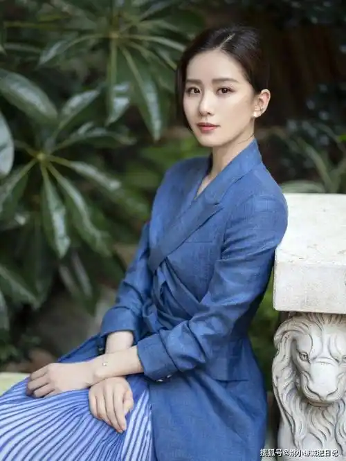 刘诗诗不仅演技出众,气质高雅,还一直以来保持着惊人的95斤的体重.