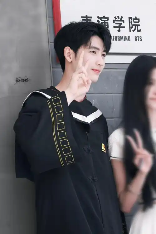 向全世界安利黄俊捷