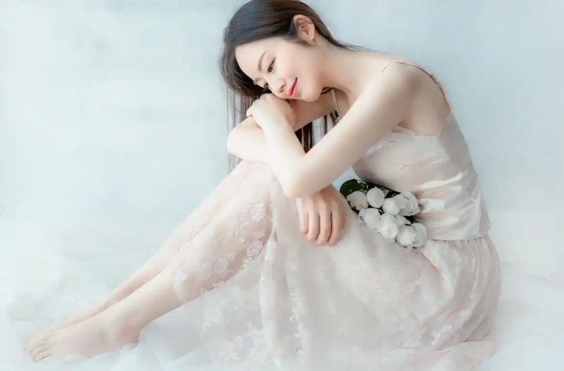 人像唯美裙子鲜花清新美女4k图片