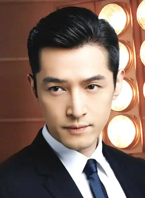 奶爸胡歌首亮相,自称"女儿奴",与女子的感爱情曝光