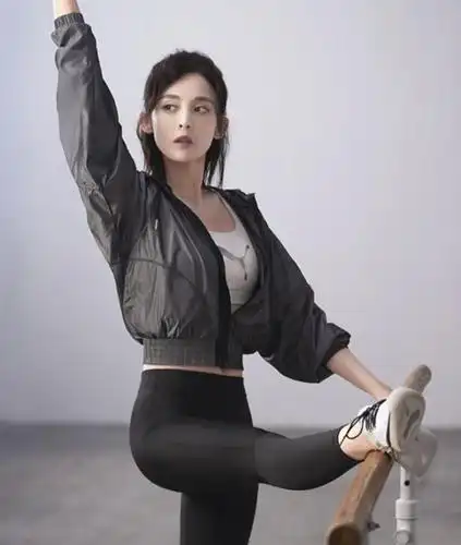 古力娜扎的腿有多美?当她穿上"无痕运动裤"之后,令人心动!