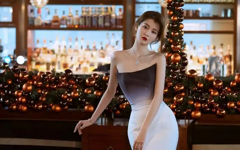 乔欣性感迷人写真壁纸-美女壁纸-高清美女图片-娟娟壁纸