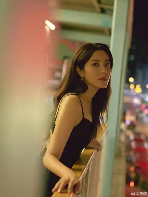 曾黎绝色写真成熟妩媚明艳大气!她魔鬼身材太性感火辣_微微_长裙_长发