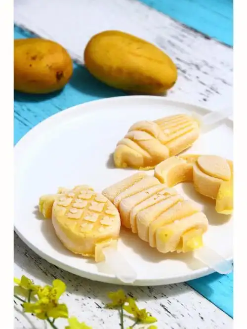 自制无添加糖又好吃的78芒果牛奶冰棍