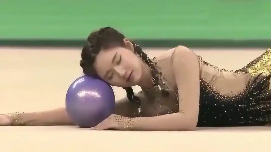 赵露思的身材到底有多好她跳舞的时候引得现场尖叫连连