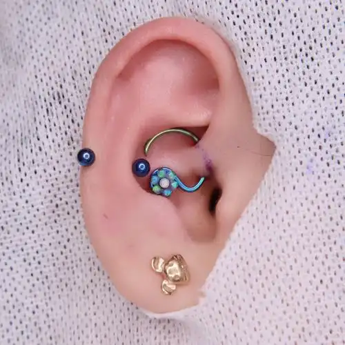 靓绝五台山的耳轮钉