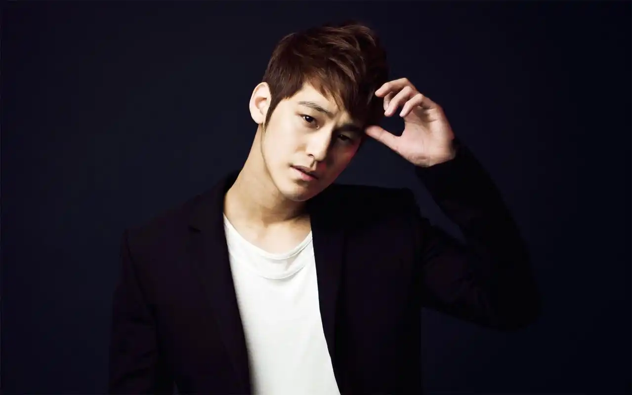 首页 桌面壁纸 日韩明星 韩国男星金范酷炫帅气时尚简约写真桌面壁纸