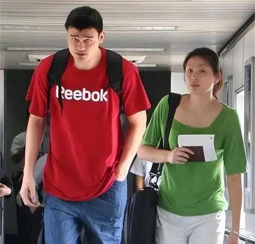 姚明女儿又胖了!14岁身高190体重近190斤,网友:这谁敢娶