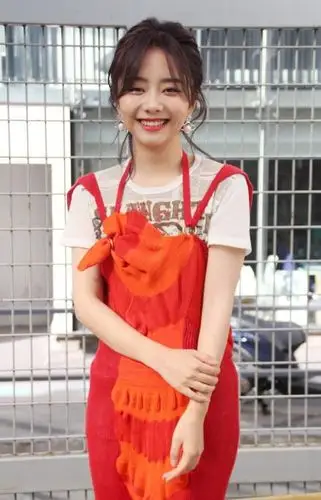 谭松韵在大众面前,一直是以甜美少女的形象出现的.