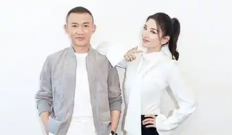 黄奕的第一任丈夫姜凯,是一位金融界的投资人,虽然分手原因大家不是