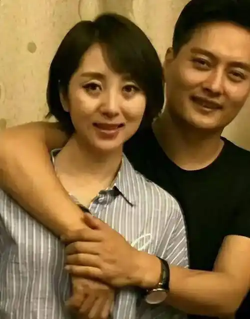 云飞和高月分手6年,一个娶北大才女,一个带着女儿艰难生活_父母_酒吧