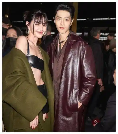 原创mai携手肖战合影双顶流同框网络瞬间火爆