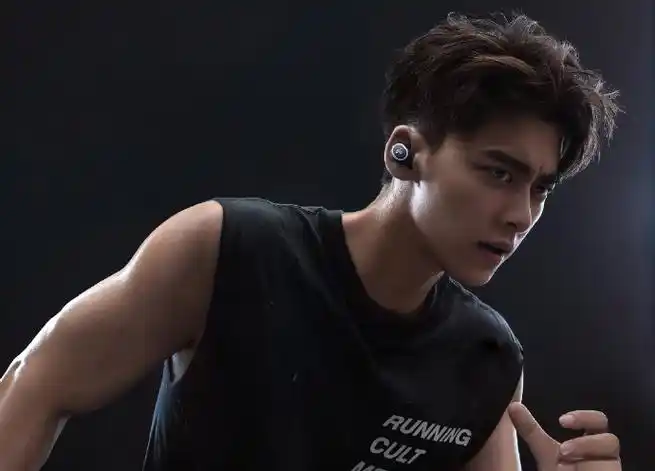 挑战每天按相册顺序发一张李易峰的照片