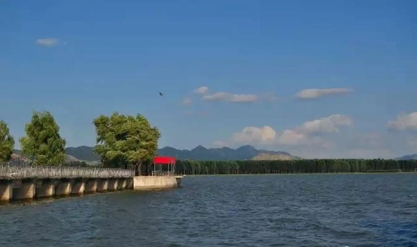 我眼中的方城# 方城有三宝:炝锅烩面,七十二潭和望花湖.