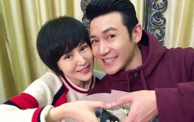 鲍莉和鲍蕾是双胞胎吗,鲍蕾和鲍莉是什么关系图3