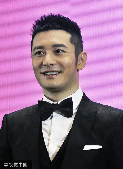 黄晓明发福严重  图片来源:郑帅/摄//视觉中国