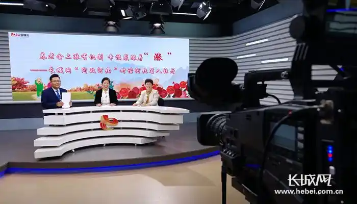 访谈直播现场.记者袁立朋摄