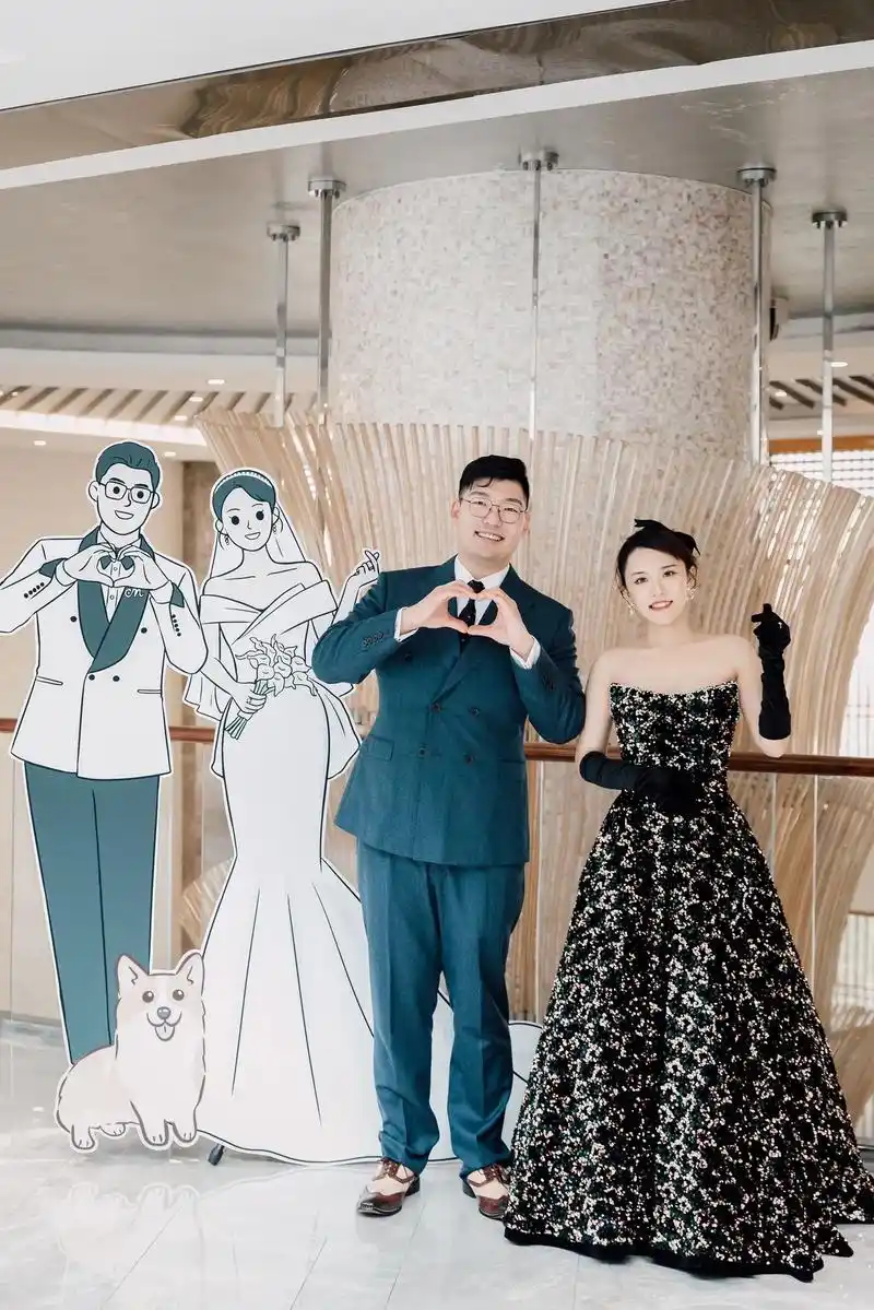 威海婚礼现场云朵嫁衣