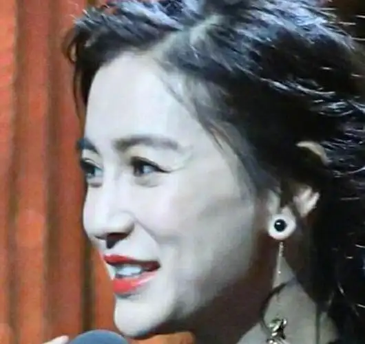 angelababy被"怼脸拍",离开滤镜后,脸上坑坑洼洼不忍直视