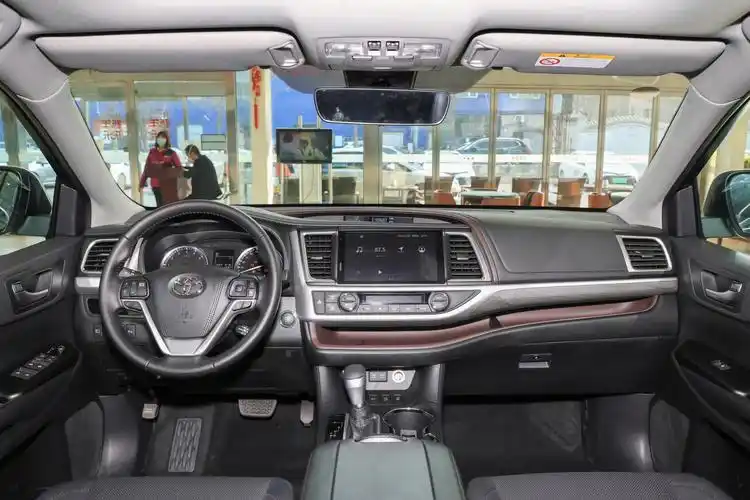 两代车型同堂销售,老款丰田汉兰达还值得买吗?