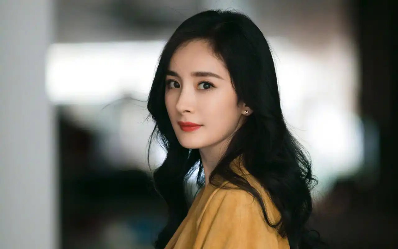 杨幂唯美时尚高清桌面壁纸