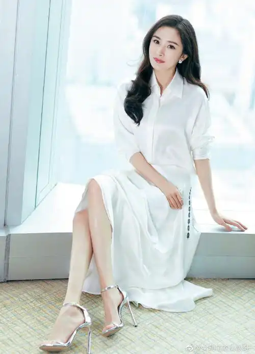 大幂幂#明星美足##颜值##摄影#女明星的高跟鞋超话