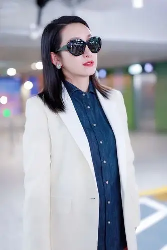 秦海璐西装阔腿裤走机场大气从容又时尚这才是女人该有的样子