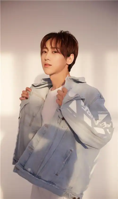 魏巡找了一张最像的 删除 赞回应 来自 豆瓣app