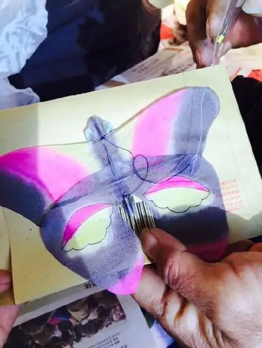 王大伯做的袖珍蝴蝶风筝3月,又到放风筝的最好时候.