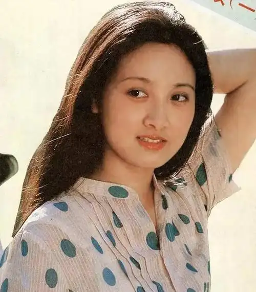 邓婕年轻时多美27岁演王熙凤成经典美得不可方物