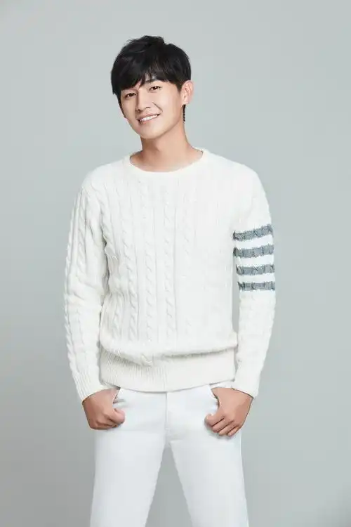 杨旭文少年感写真曝光阳光温暖个性十足