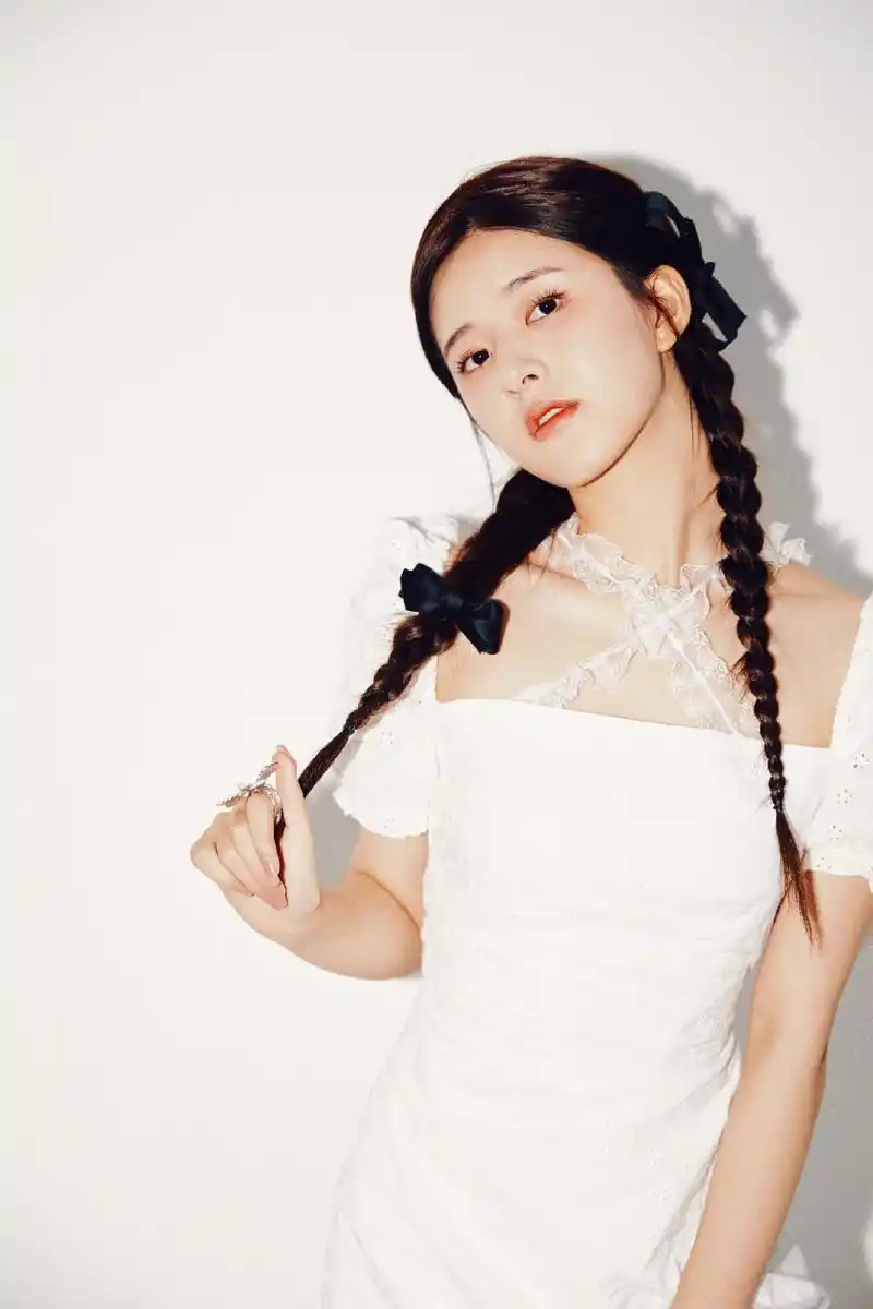 赵露思白色绑带裙性感写真图片111