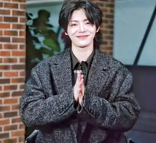 每天能看看你的笑容,都会让我的生活充满活力你的笑容很甜,像糖;同时