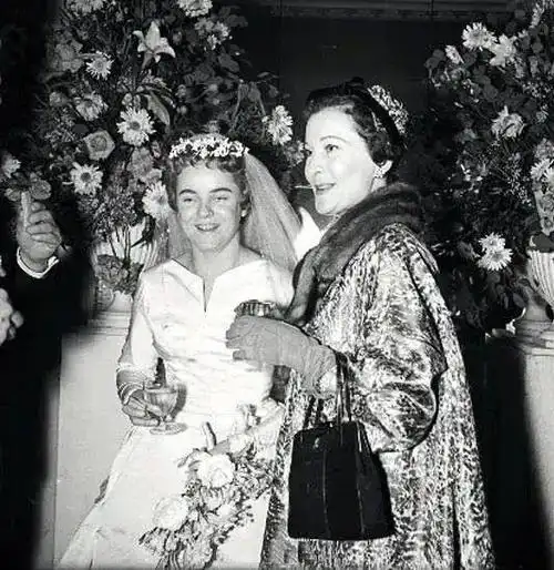 费雯丽在女儿苏珊的婚礼上,苏珊是她和第一任丈夫霍尔曼的女儿,也是她