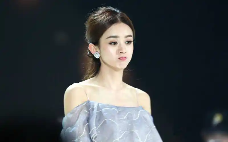 原创赵丽颖的美嘴热巴的鼻子而她靠眉毛撑起颜值