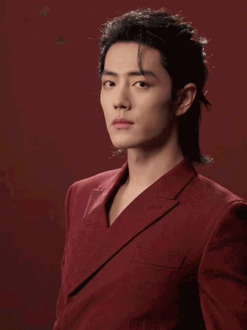 肖战红西装大背头