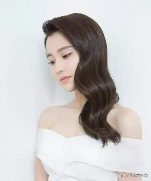 30岁张文慧,清纯中透着性感!